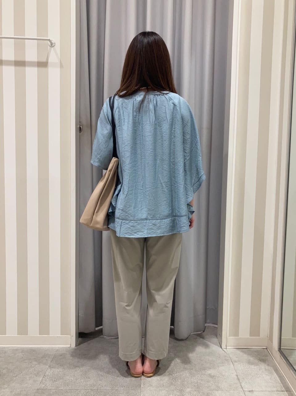 𝐂𝐡𝐢𝐢 &hearts;(ちー)さんの「SHOO･LA･RUE｜◆【洗える/ひんやり】涼しく体型カバー お袖フレア ドレープブラウス」を使ったコーディネート