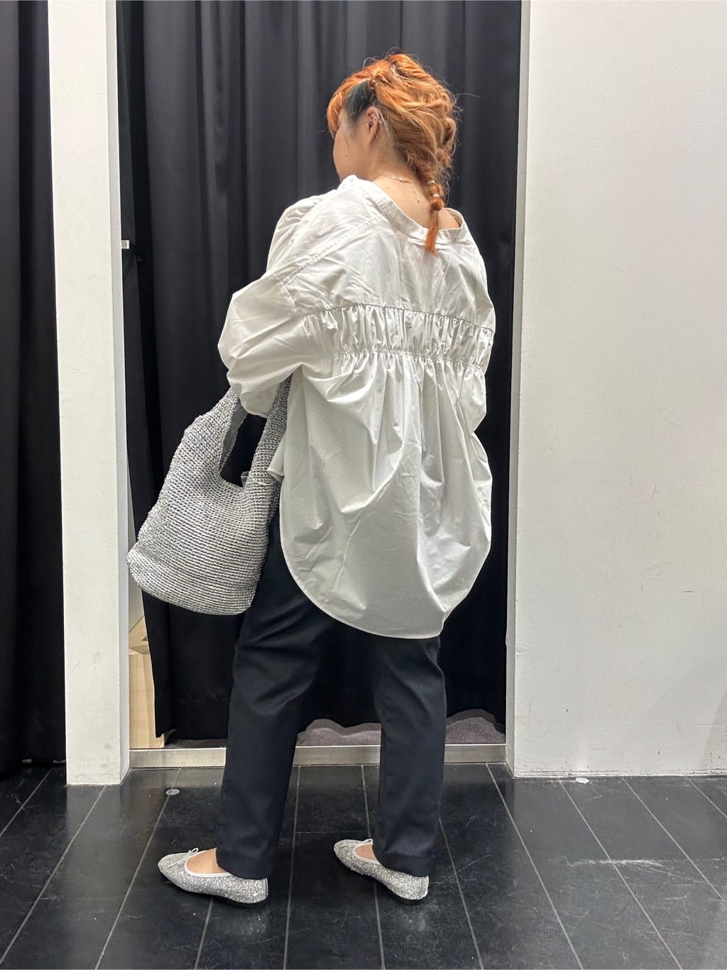 ひらのみさんの「THE SHOP TK｜◆【体型カバー】6分袖バックシャーリングシャツ/洗える」を使ったコーディネート