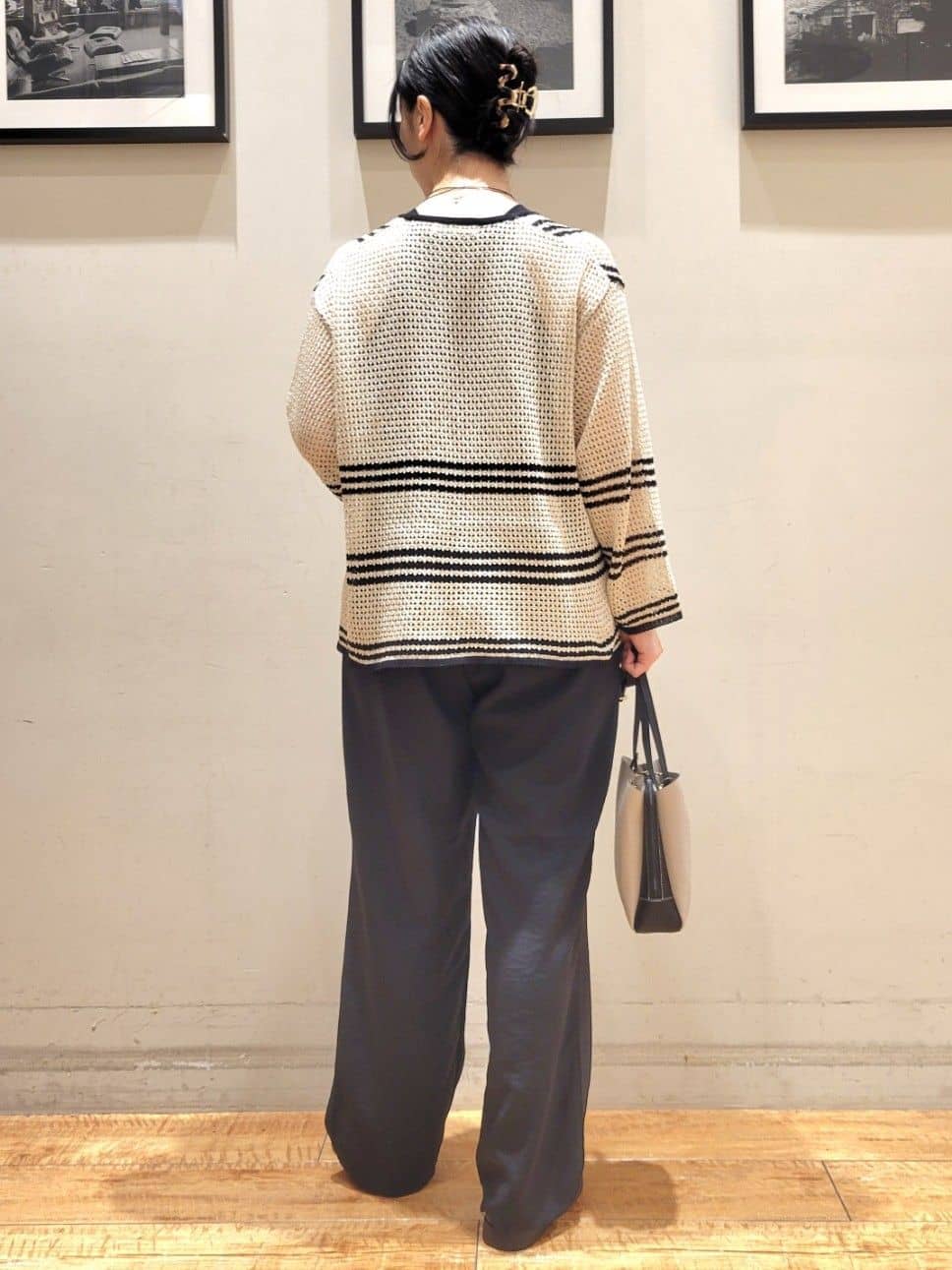 ななこさんの「SHOO･LA･RUE｜◆レースのような編み柄が上品 Vネックカーディガン」を使ったコーディネート