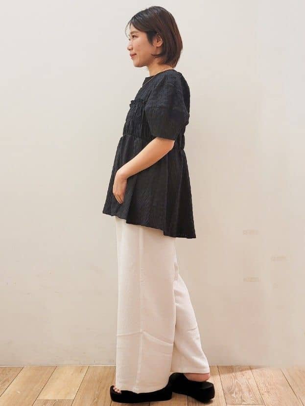 yuyuさんの「OPAQUE.CLIP｜◆シャーリングペプラムブラウス【洗濯機洗い可】」を使ったコーディネート