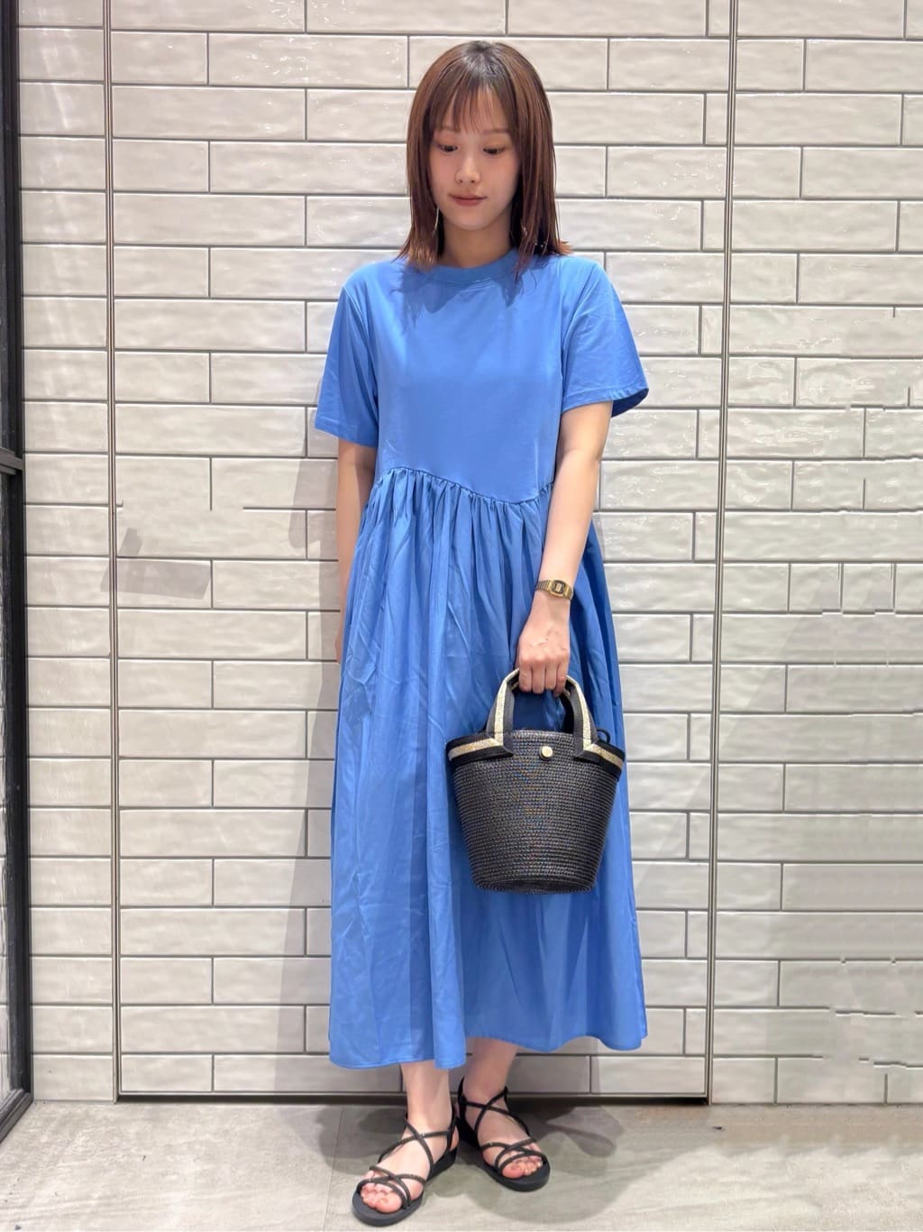 ranさんの「OPAQUE.CLIP｜◆アシメドッキングフレアワンピース【洗濯機洗い可】」を使ったコーディネート