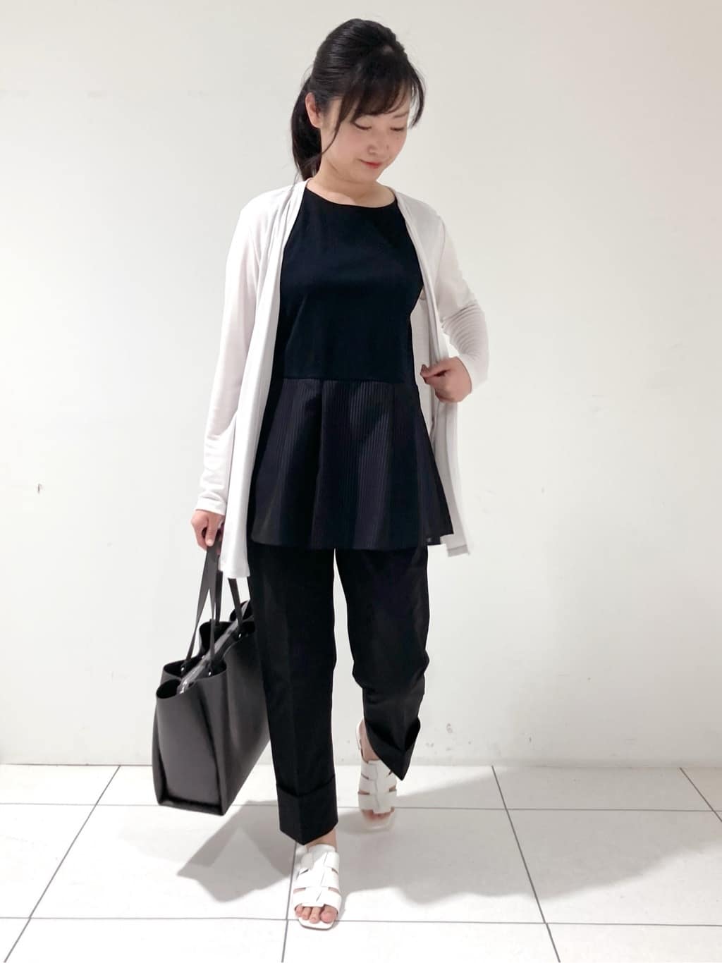 momokoさんの「INDIVI｜【洗える／レイヤードにも活躍】ペプラムインナートップス」を使ったコーディネート