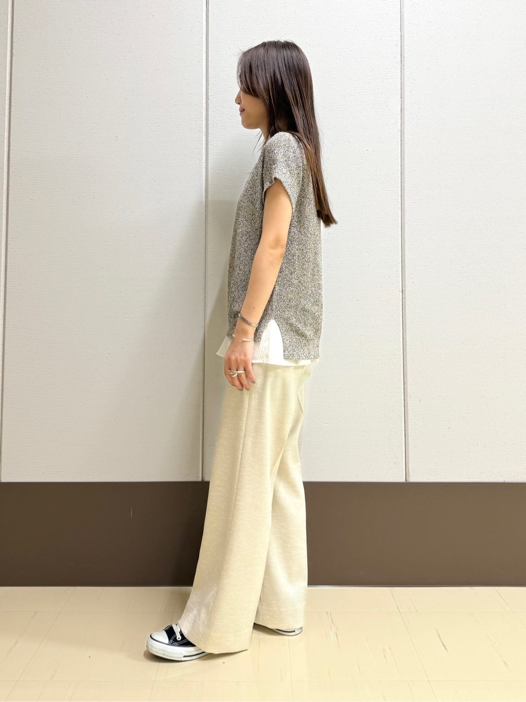 mamiさんの「INDIVI｜【洗える／レイヤードにも活躍】ペプラムインナートップス」を使ったコーディネート