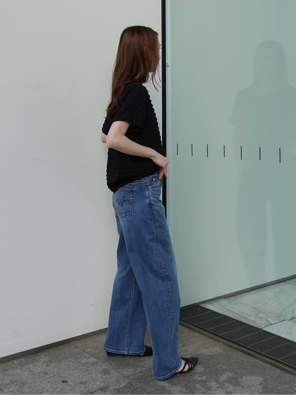mitsukiさんの「INDIVI｜【褒められデニム】ワイドストレート デニムパンツ」を使ったコーディネート