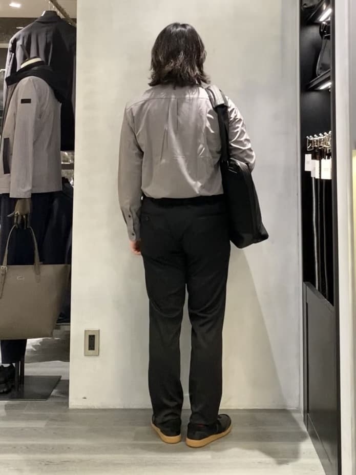 nishiさんの「TAKEO KIKUCHI｜【ONOFF対応】TRダブルニット ストレッチパンツ」を使ったコーディネート