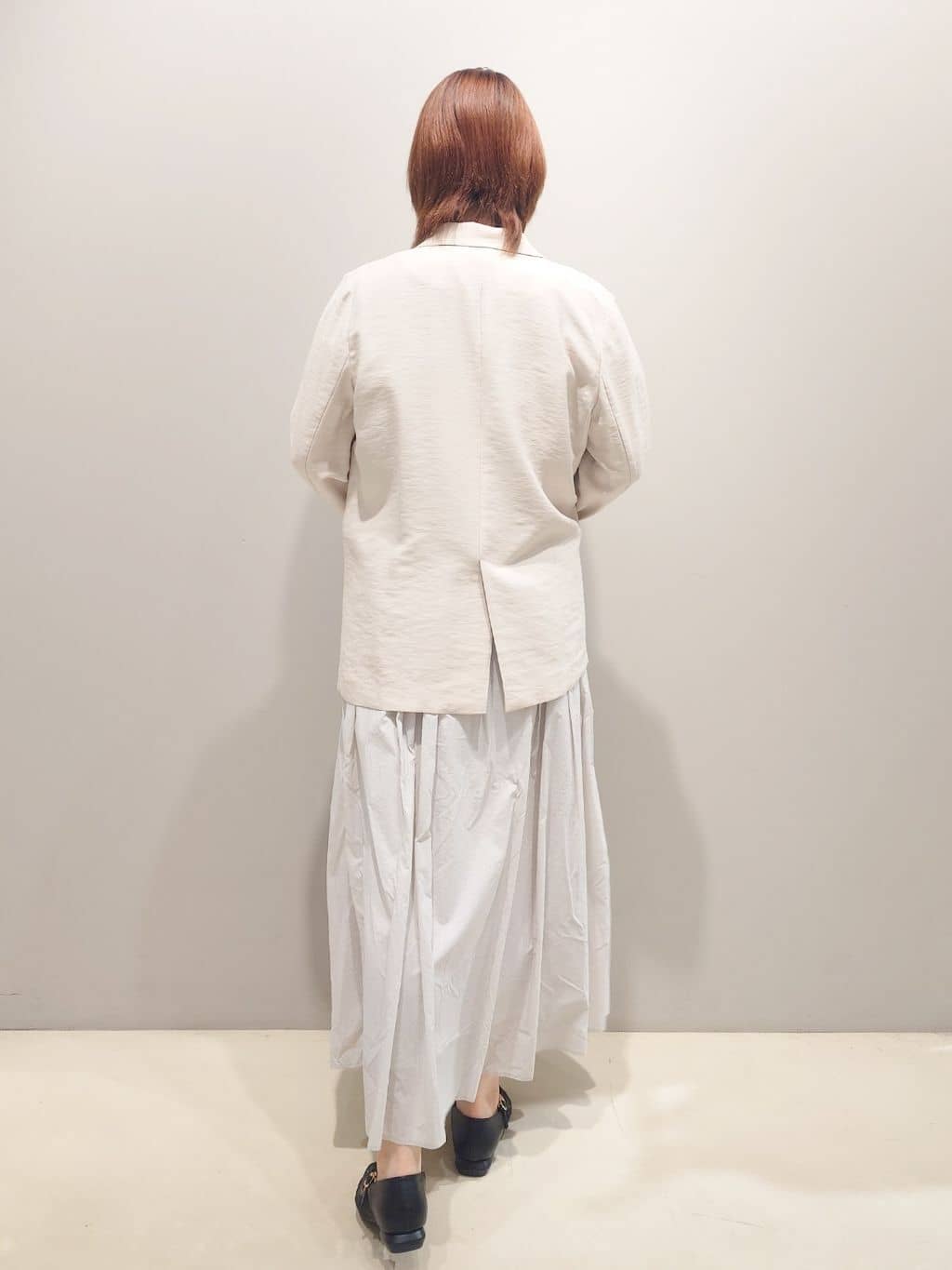 me：)さんの「OPAQUE.CLIP｜《7色展開／SS-LLサイズ》ストレッチスキッパーブラウス／セットアップ対応【洗濯機洗い可／防シワ】」を使ったコーディネート