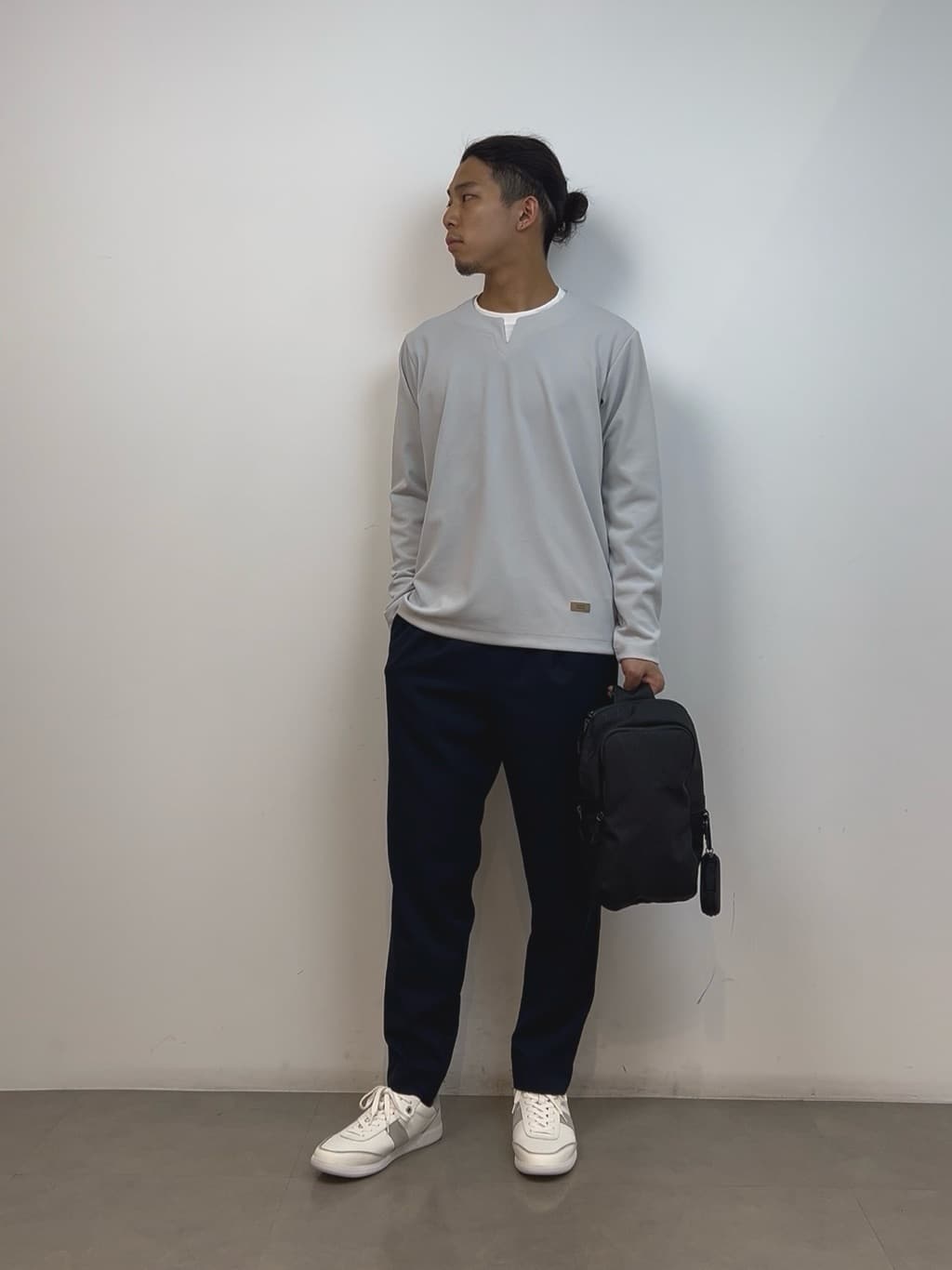 SHOOさんの「TAKEO KIKUCHI｜【多機能・軽量】シャドーライン ボディバッグ」を使ったコーディネート