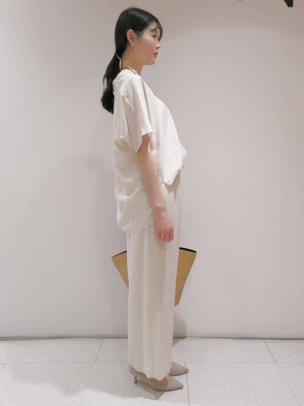ayanoさんの「INDIVI｜【洗える／UVケア／SETUP可能】ドロストワイドパンツ」を使ったコーディネート