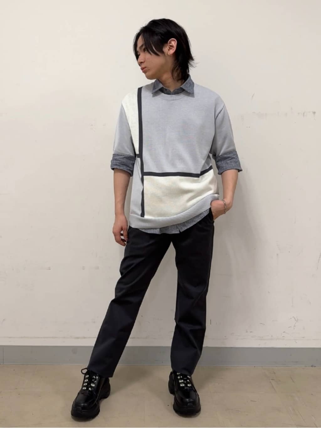 溝端佑太朗さんの「TAKEO KIKUCHI｜【全7サイズ&times;8色展開！】トップマルチヘリンボン パンツ」を使ったコーディネート