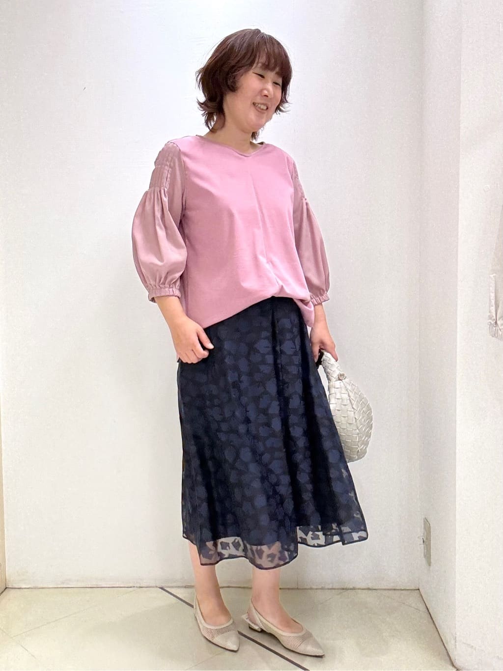 いしんこさんの「Reflect｜◆【スカートにもパンツにも合わせやすい】キレイめTブラウス」を使ったコーディネート