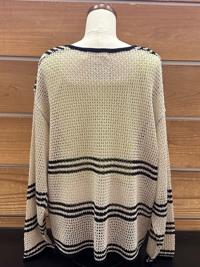 まりやんさんの「SHOO･LA･RUE｜◆レースのような編み柄が上品 Vネックカーディガン」を使ったコーディネート