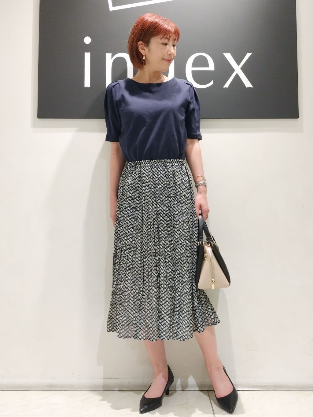 n.さんの「index｜《新色追加》着丈が選べる！プリーツフレアスカート【イージーケア／防シワ／洗濯機洗い可】」を使ったコーディネート