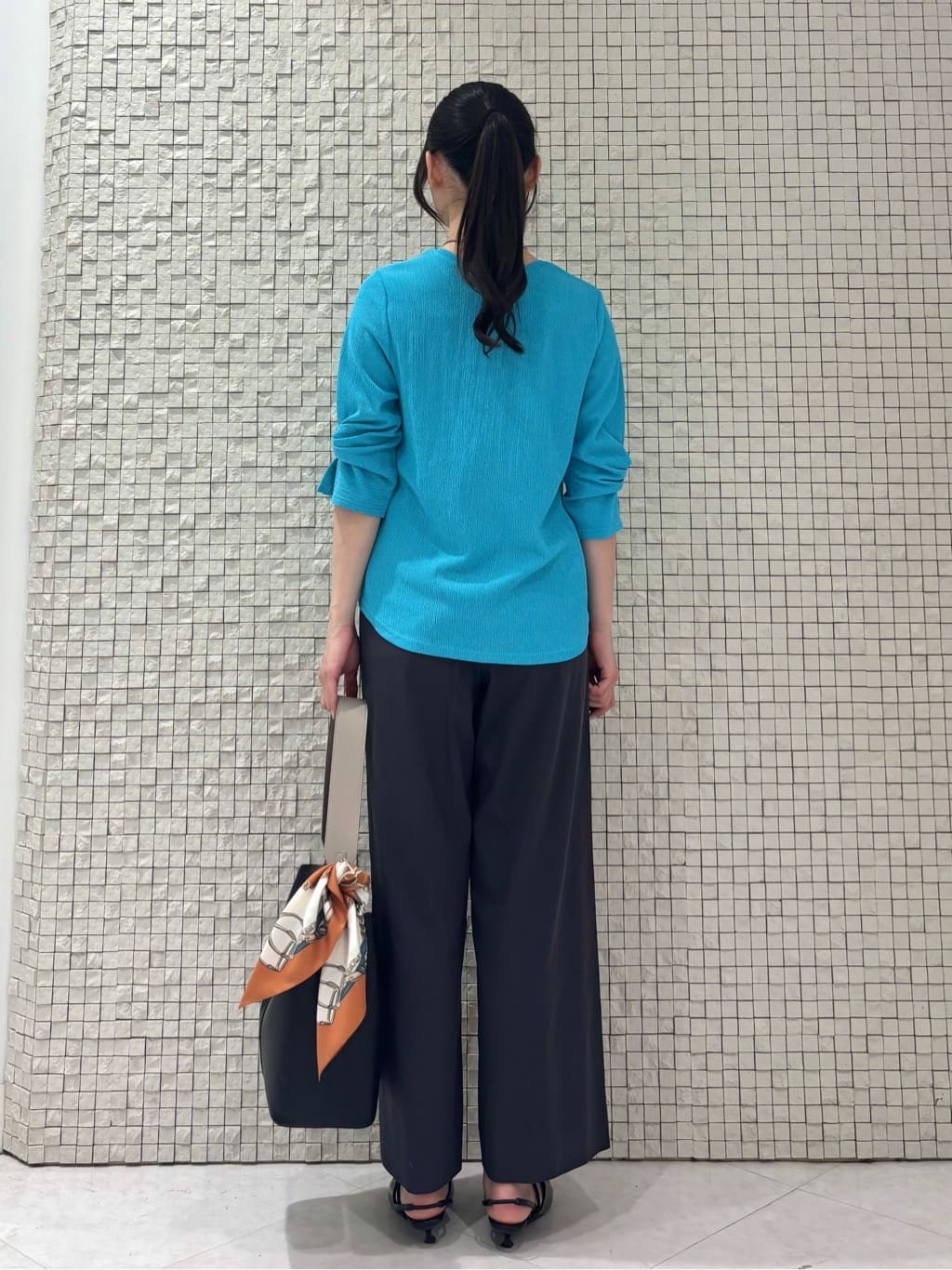ibukiさんの「INDIVI｜【褒められパンツ／洗える／ウエストゴム】ワイドタックパンツ」を使ったコーディネート