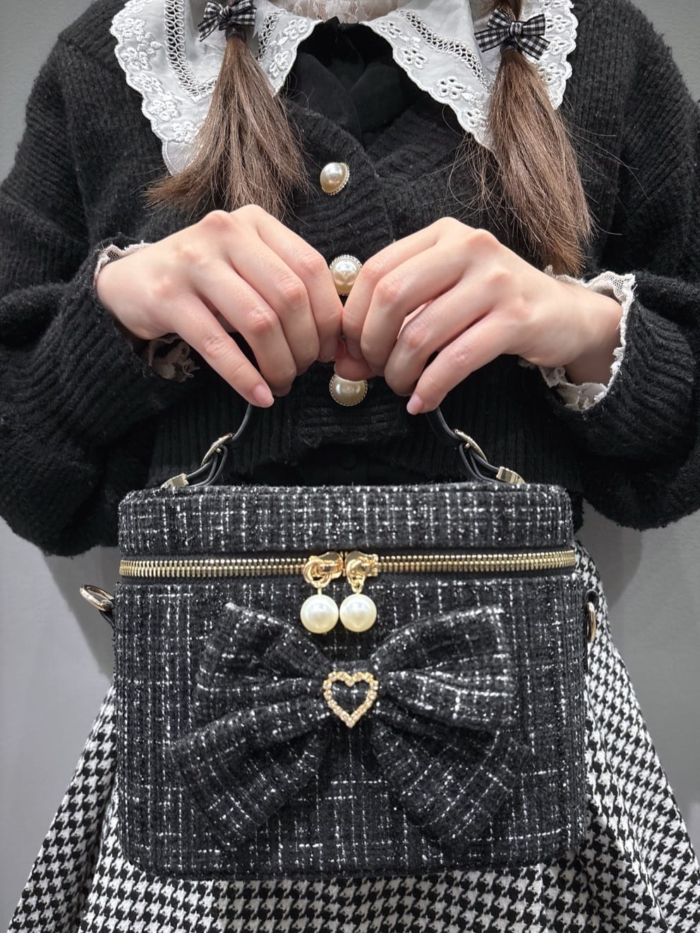 HUANG WEIHSUANさんの「ESPERANZA｜厚底リボン付き3WAYキラキラパンプス」を使ったコーディネート
