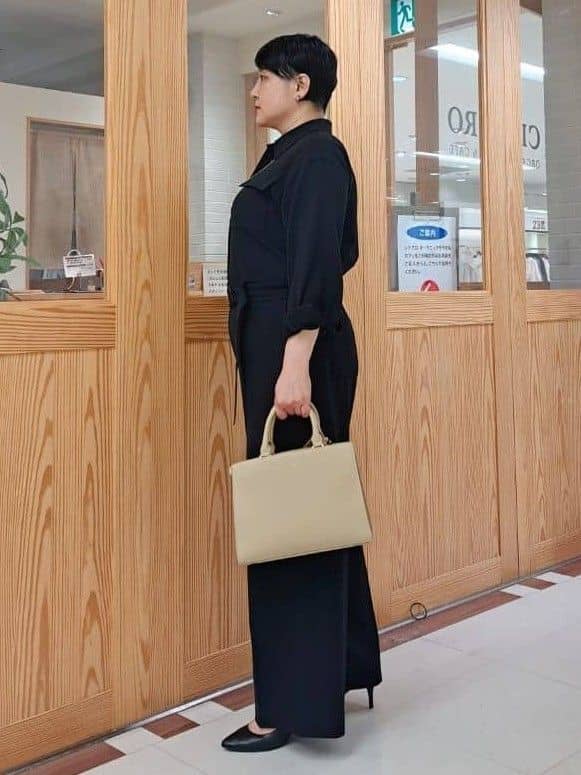 ますこさんの「UNTITLED｜◆【朝比奈 彩&times;Oggi&times;UNTITLED スペシャルコラボ】シャツカラーオールインワン」を使ったコーディネート
