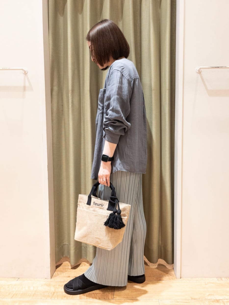 fukuiさんの「SHOO･LA･RUE｜◆【洗える】楽してほっそり見え カットプリーツパンツ」を使ったコーディネート