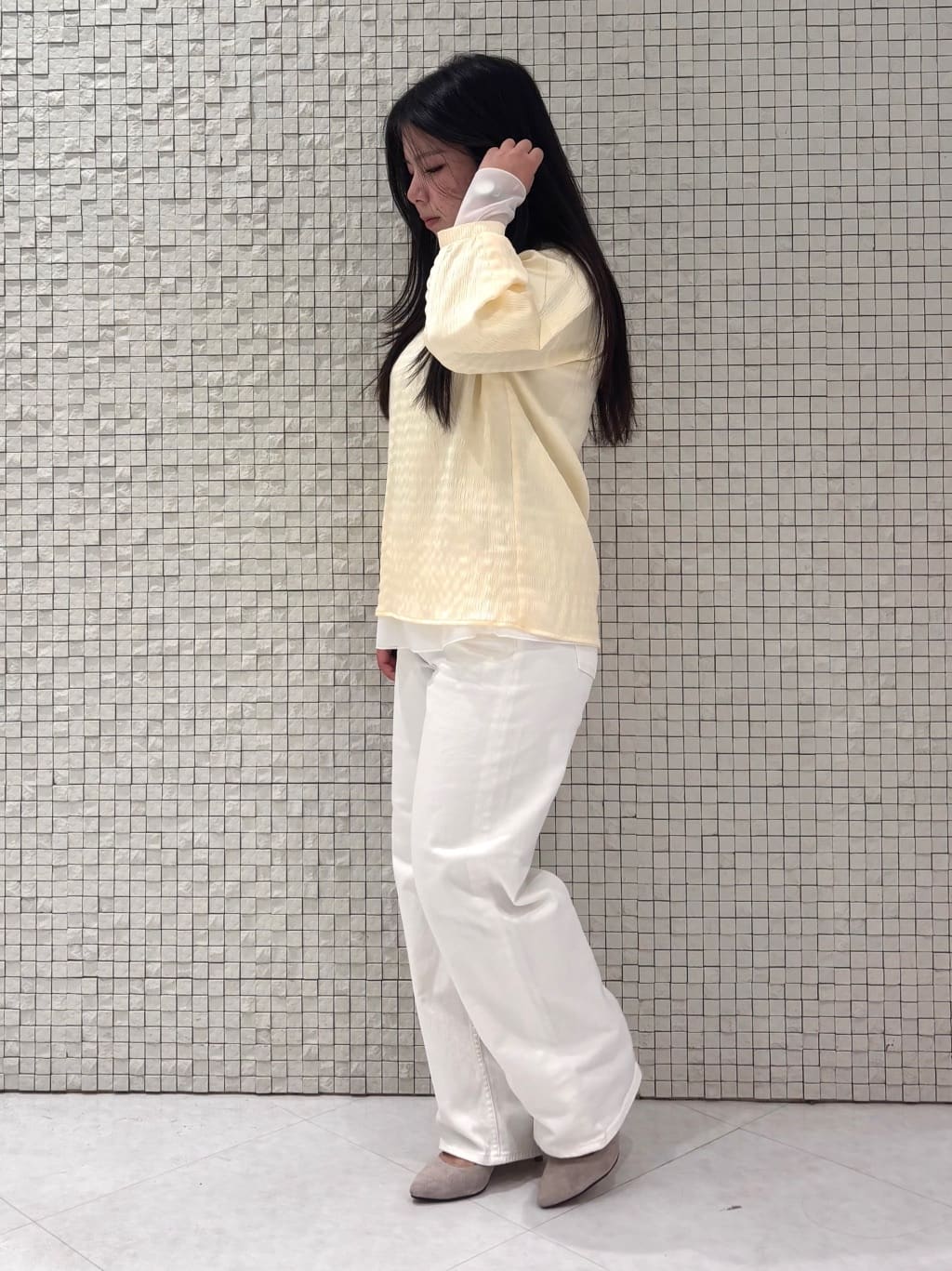 MEGUMIさんの「INDIVI｜【褒められデニム】ワイドストレート デニムパンツ」を使ったコーディネート