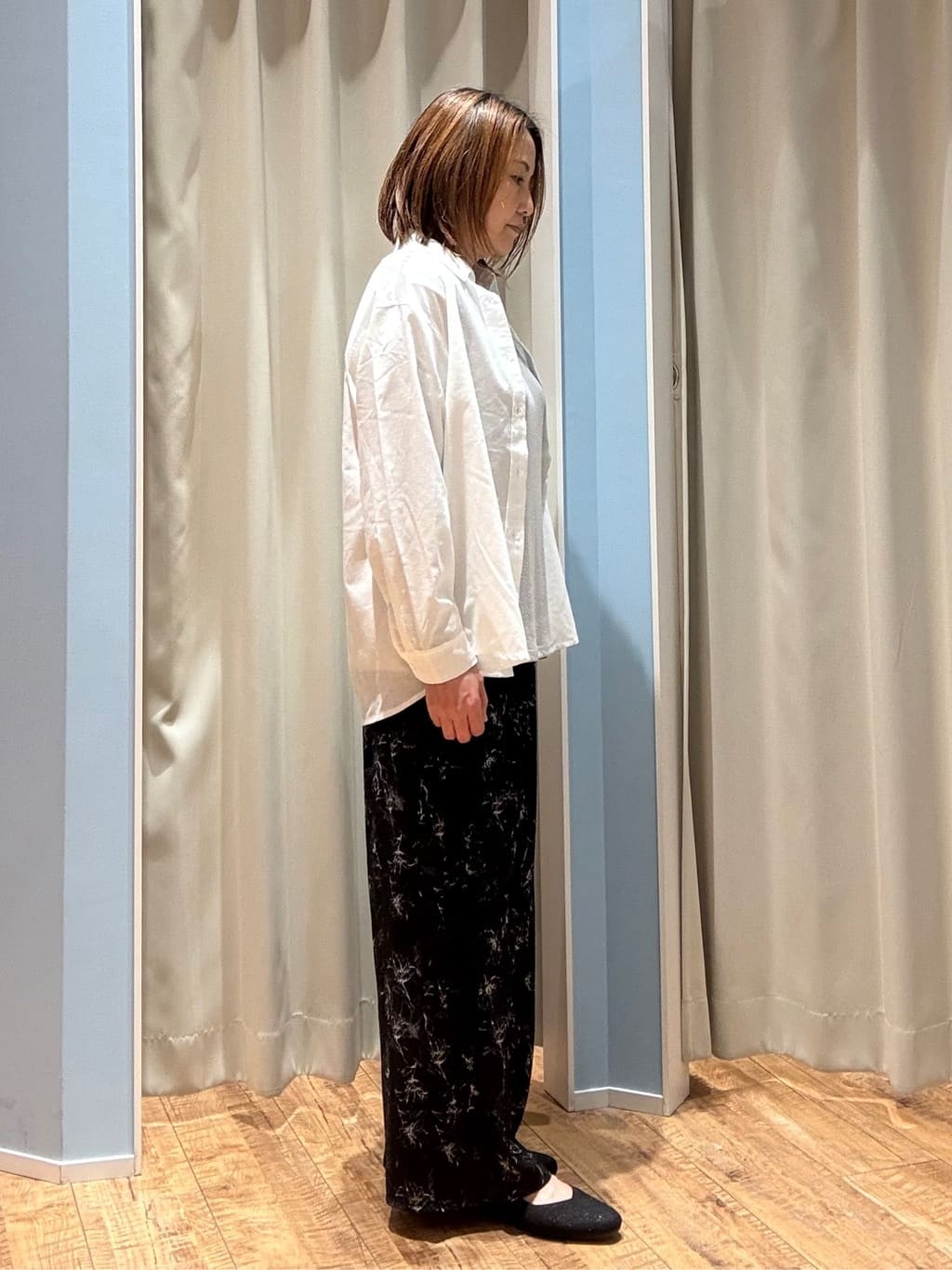 yuさんの「SHOO･LA･RUE｜◆【洗える/S-LL/UV/吸水速乾】洗濯後しわになりにくいリネンブレンドシャツ」を使ったコーディネート