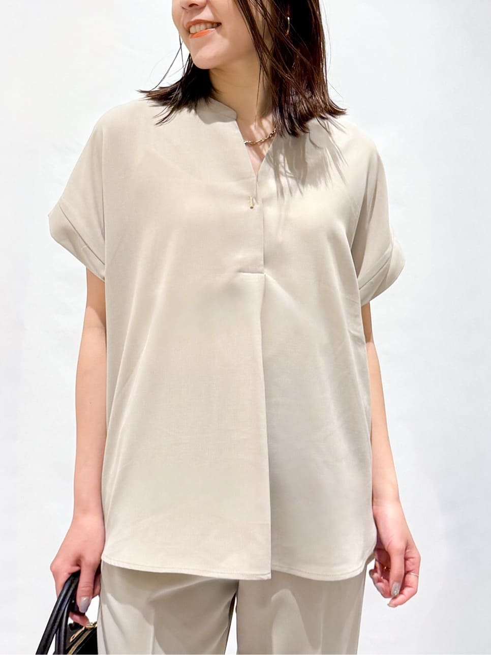 yuka.aさんの「OPAQUE.CLIP｜《7色展開／SS-LLサイズ》ストレッチスキッパーブラウス／セットアップ対応【洗濯機洗い可／防シワ】」を使ったコーディネート