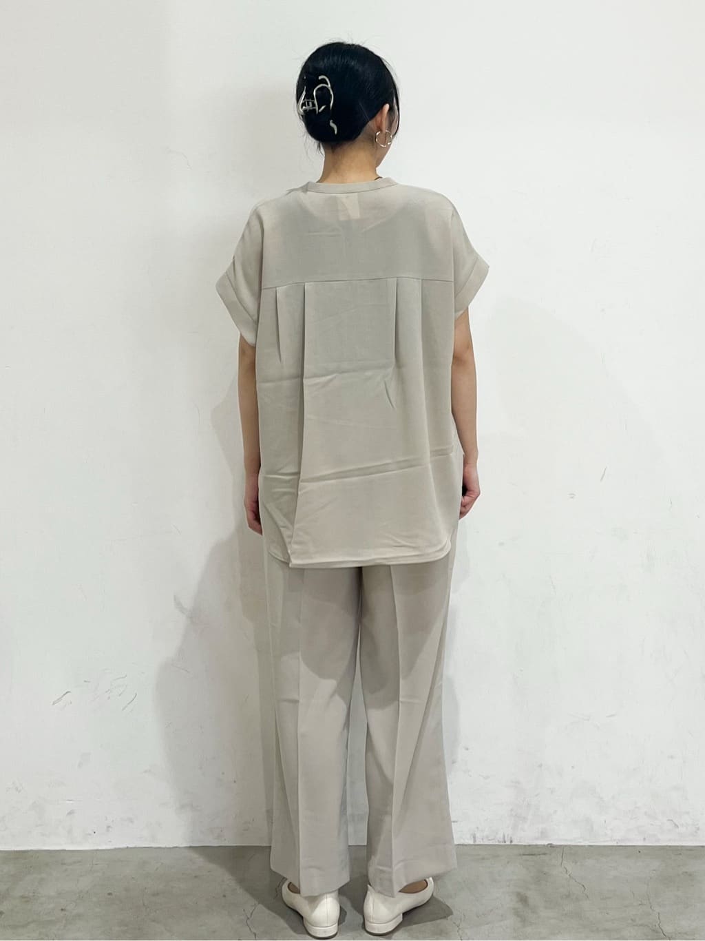 Erinaさんの「OPAQUE.CLIP｜《7色展開／SS-LLサイズ》ストレッチスキッパーブラウス／セットアップ対応【洗濯機洗い可／防シワ】」を使ったコーディネート