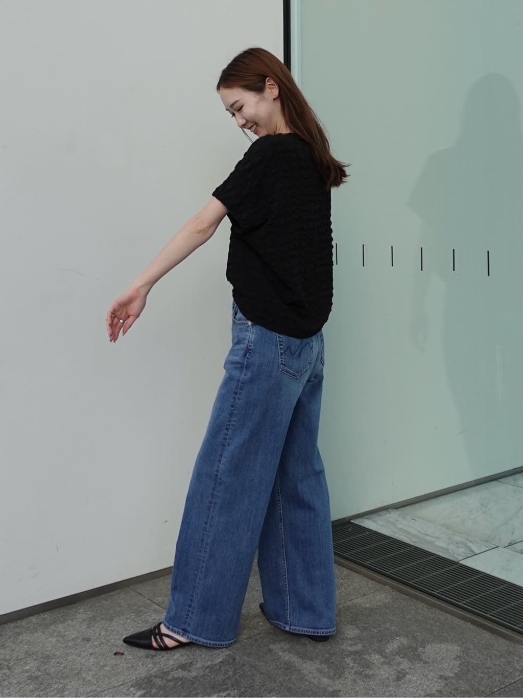 mitsukiさんの「INDIVI｜【褒められデニム】ワイドストレート デニムパンツ」を使ったコーディネート
