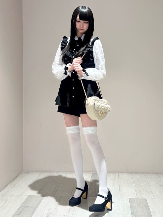 しおりんさんの「ESPERANZA｜甲ストラップパンプス」を使ったコーディネート