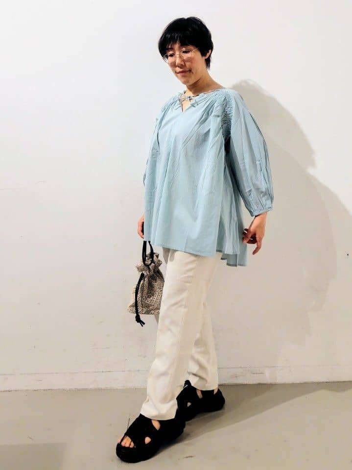 kodamaさんの「THE SHOP TK｜◆コットンシャーリングブラウス【洗える】」を使ったコーディネート