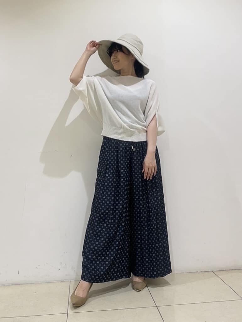 watanabeさんの「UNTITLED｜【遮熱・UVカット・ウォッシャブル】つば広HAT」を使ったコーディネート