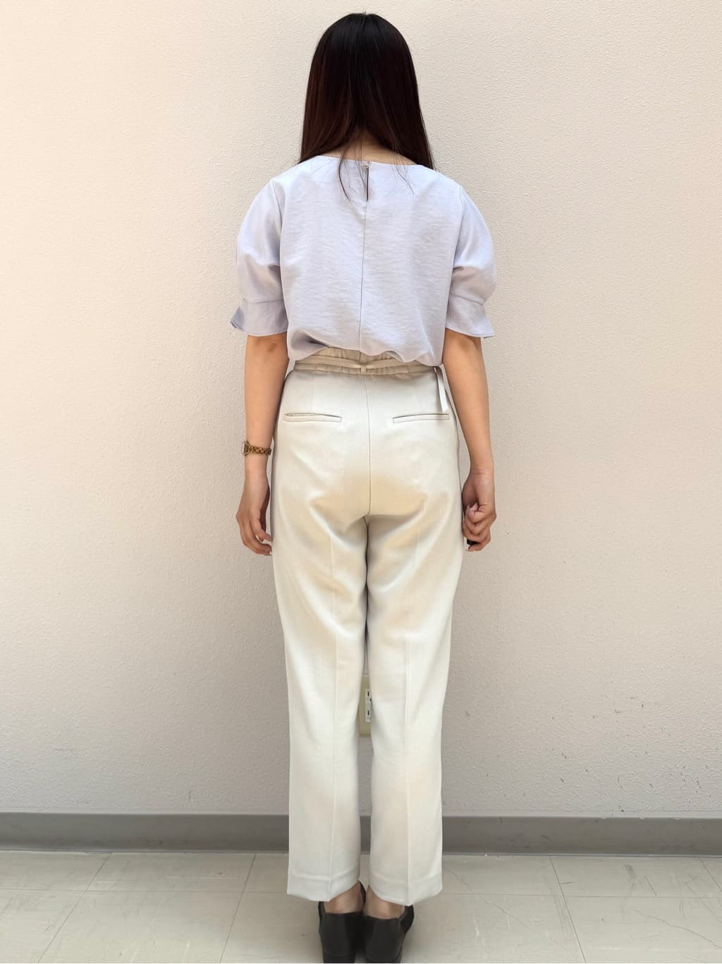 mihaさんの「index｜《8色展開／XS-LLサイズ》タックパフスリーブブラウス【洗濯機洗い可／吸水速乾／防シワ／抗ピル】」を使ったコーディネート