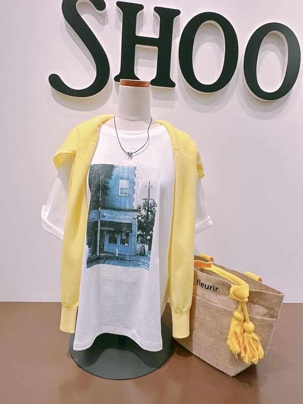 Yossyさんの「SHOO･LA･RUE｜◆【選べる4柄】コットンプリントロゴTシャツ」を使ったコーディネート