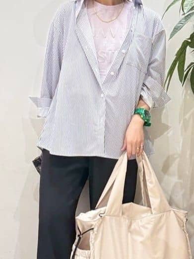misakiさんの「SHOO･LA･RUE｜【S-LL/ひんやり/UV】ぷっくりラメプリントロゴTシャツ」を使ったコーディネート