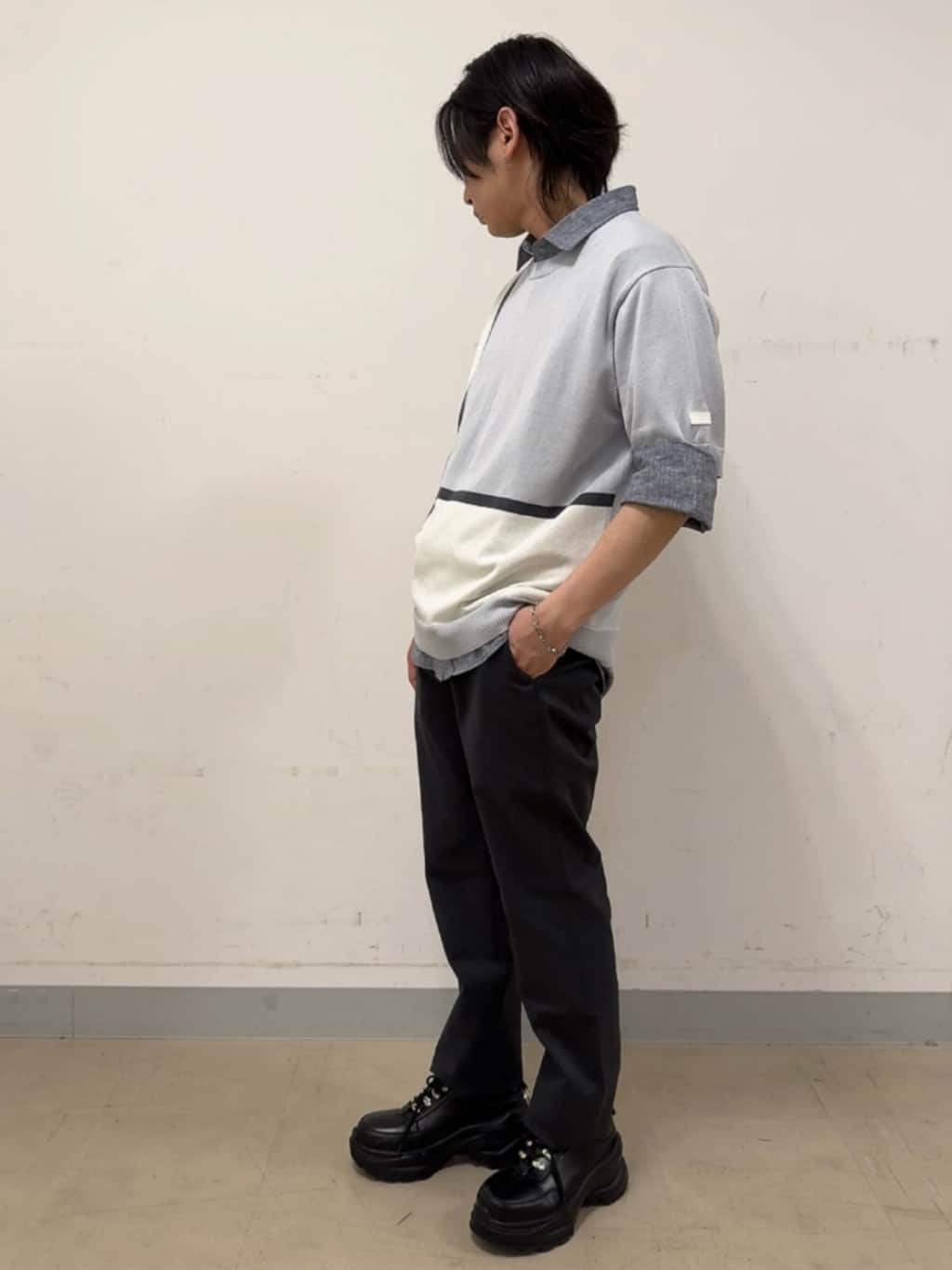 溝端佑太朗さんの「TAKEO KIKUCHI｜【全7サイズ&times;8色展開！】トップマルチヘリンボン パンツ」を使ったコーディネート
