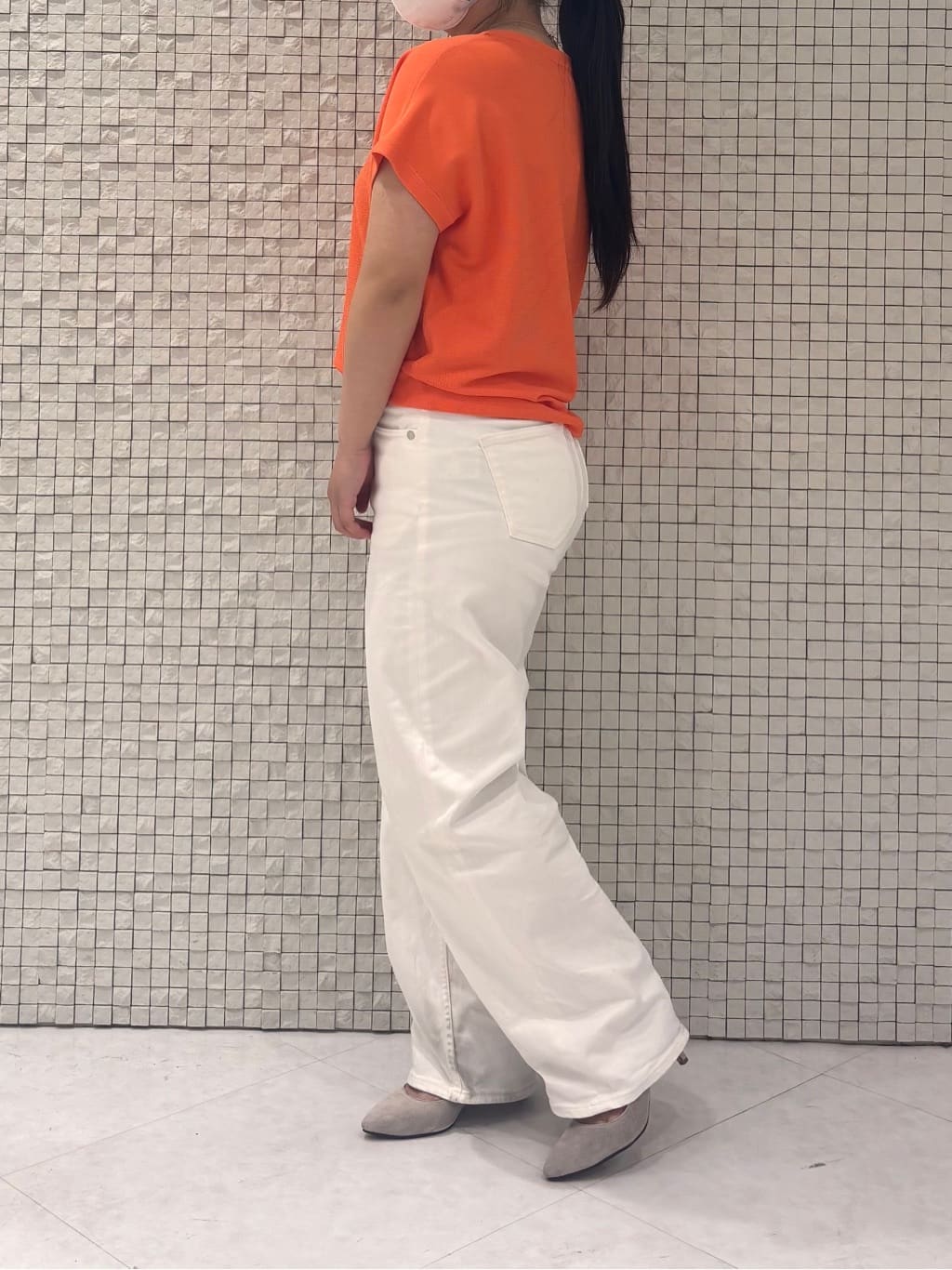MEGUMIさんの「INDIVI｜【褒められデニム】ワイドストレート デニムパンツ」を使ったコーディネート