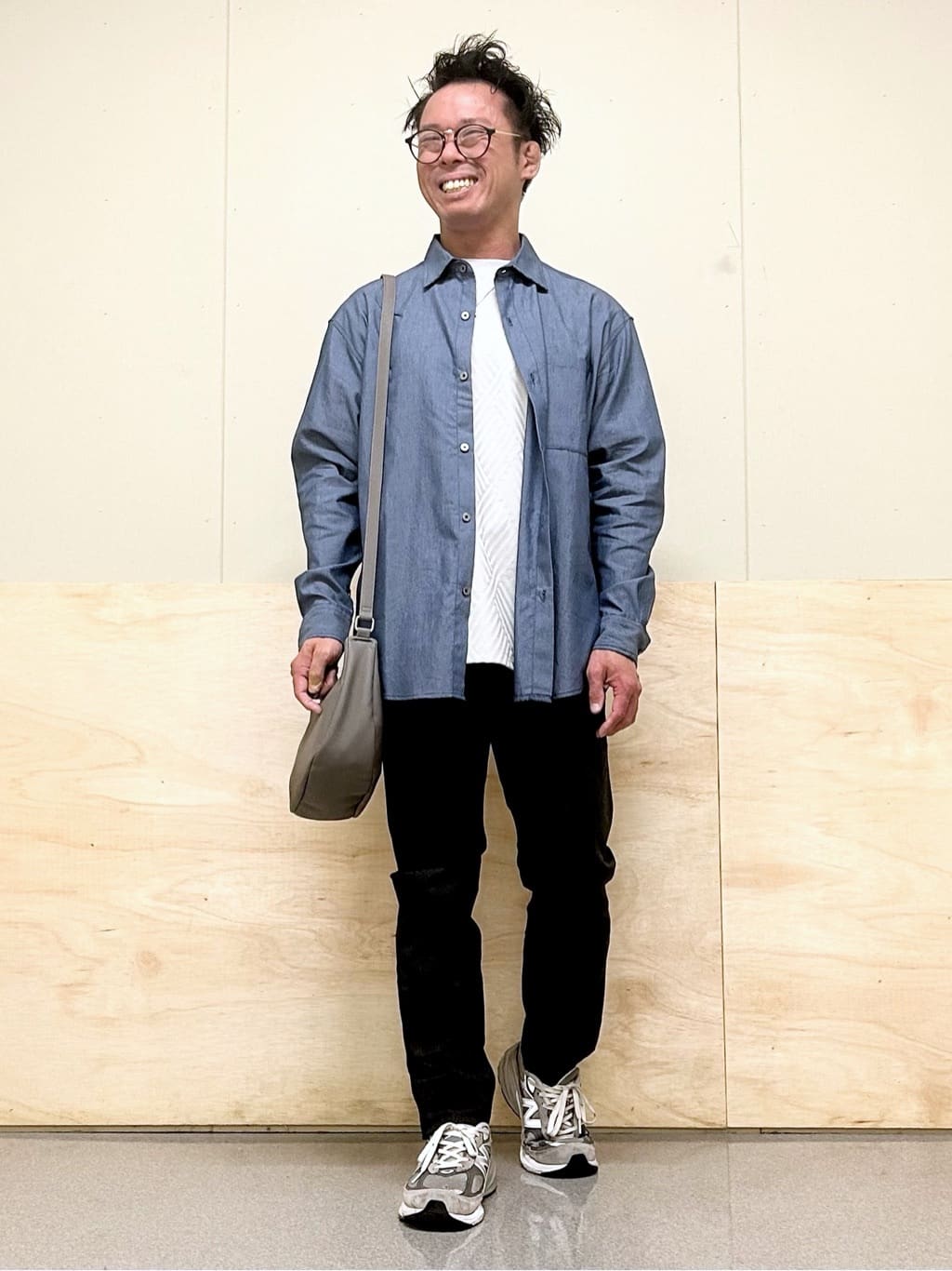 KENJI Iさんの「THE SHOP TK｜【オールシーズン穿ける！】7DAYSストレッチへリンボンパンツ　ON&hArr;OFF兼用」を使ったコーディネート