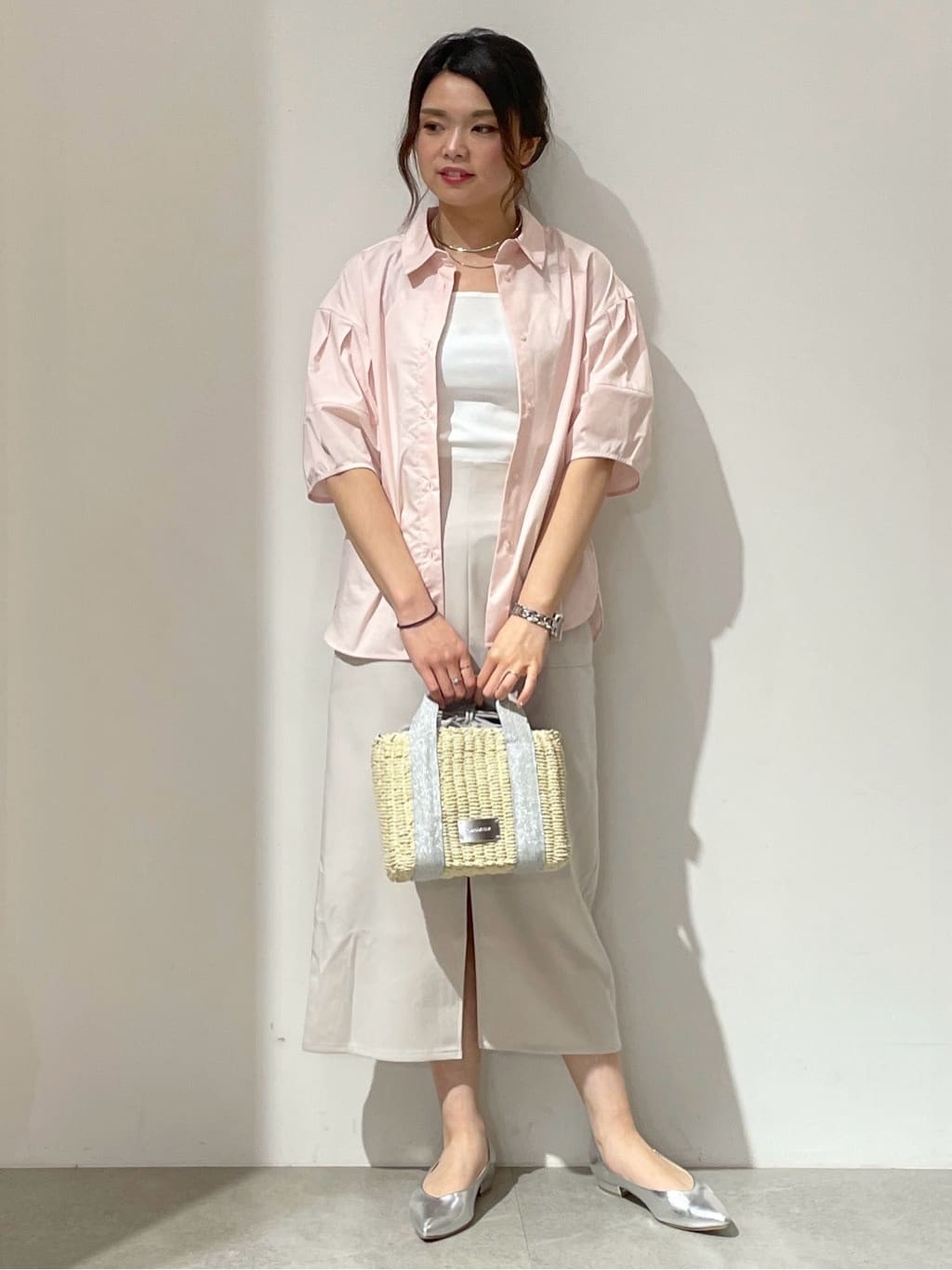 kanahoさんの「OPAQUE.CLIP｜◆《美人百花掲載》ランタンスリーブシャツ【洗濯機洗い可】」を使ったコーディネート