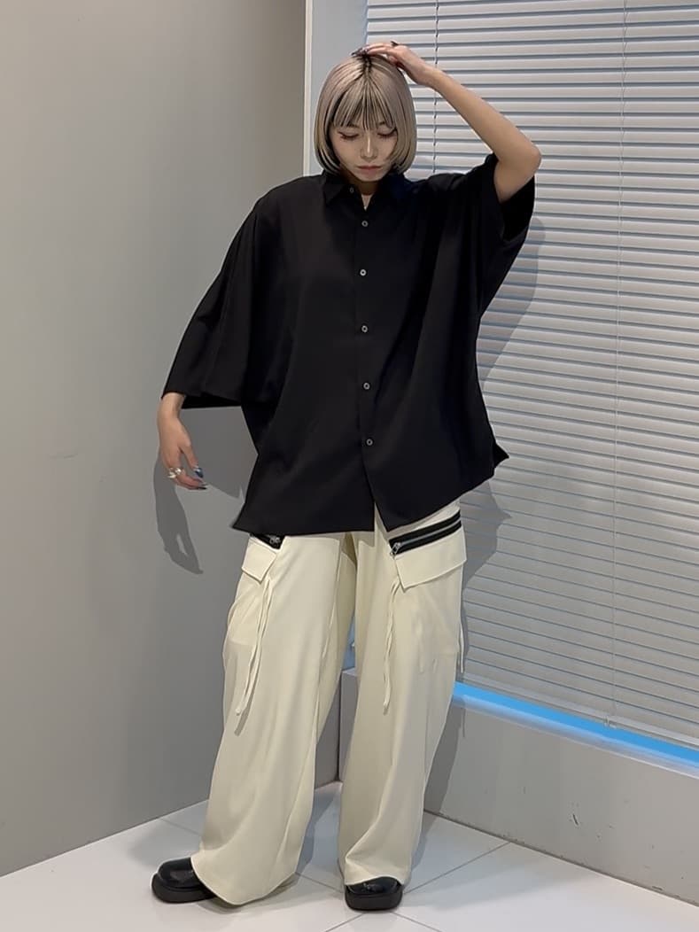 川本葵さんの「tk.TAKEO KIKUCHI｜◆AラインサイドZIPカーゴパンツ」を使ったコーディネート