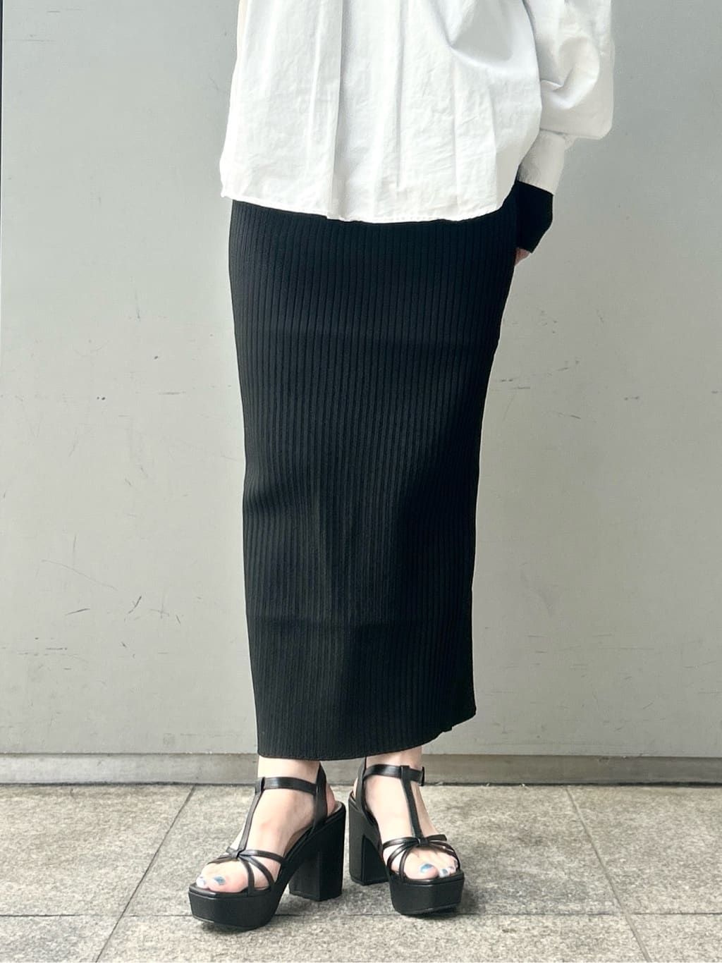 machikoさんの「ESPERANZA｜Tストラップミニバックルサンダル」を使ったコーディネート