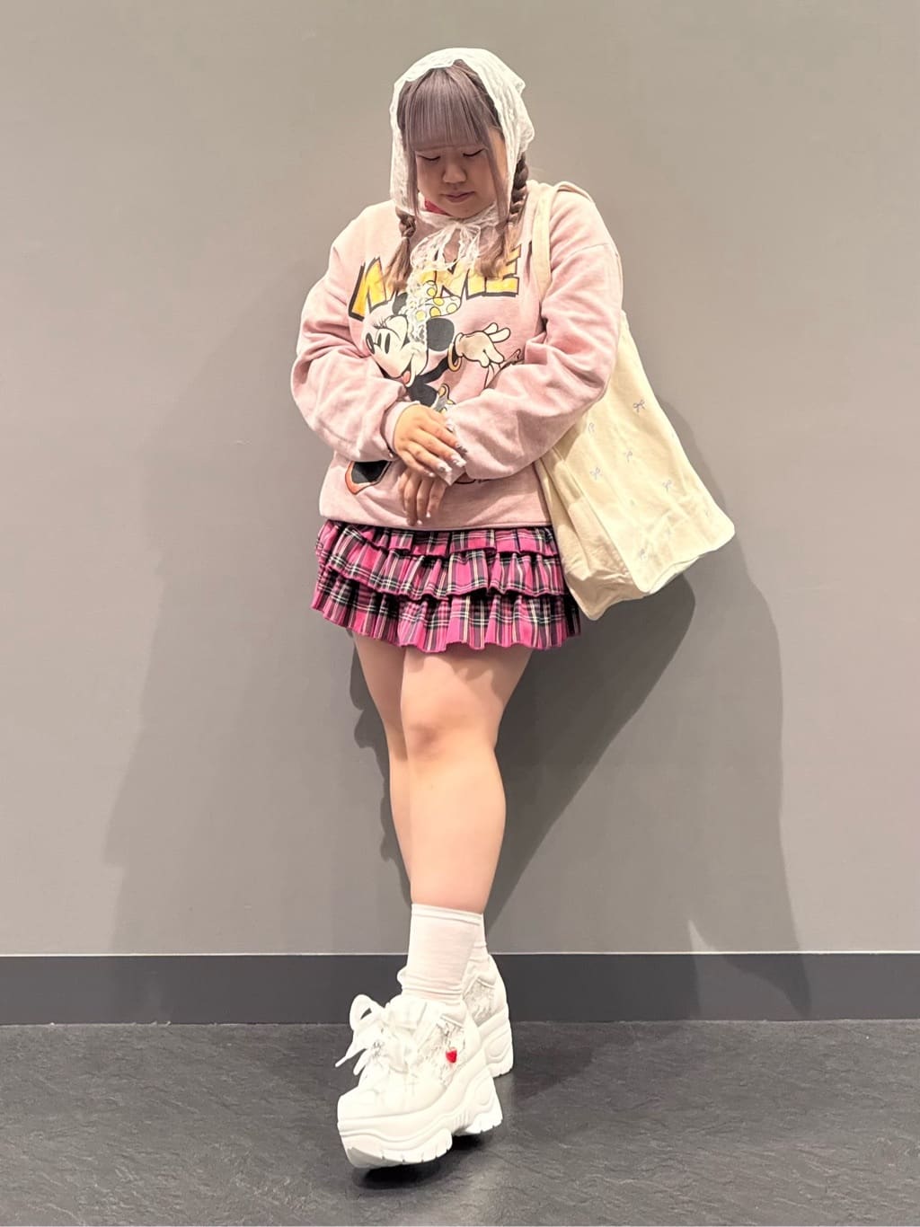 sayakaさんの「ESPERANZA｜取り外し自由♪マルチWAY厚底レースイチゴチャームスニーカー」を使ったコーディネート