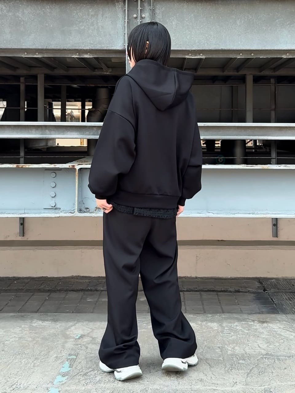 川本葵さんの「tk.TAKEO KIKUCHI｜◆ワンポイントジップパーカー」を使ったコーディネート