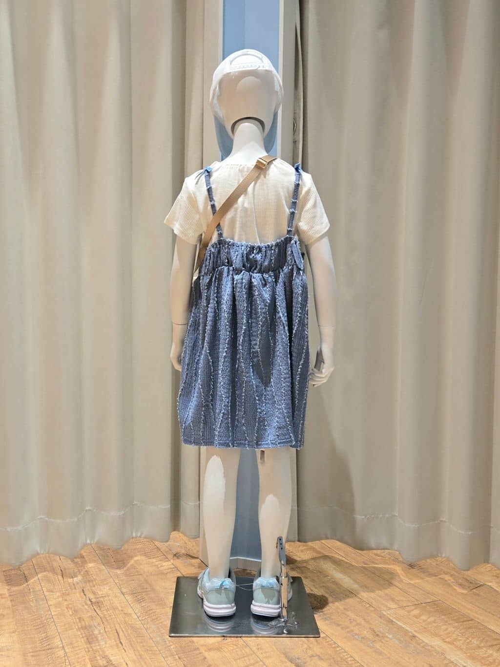 harumiruさんの「SHOO･LA･RUE｜◆【100-150cm/2点セット】ポコポコの表面感が魅力 楊柳キャミチュニック＋Tシャツ」を使ったコーディネート