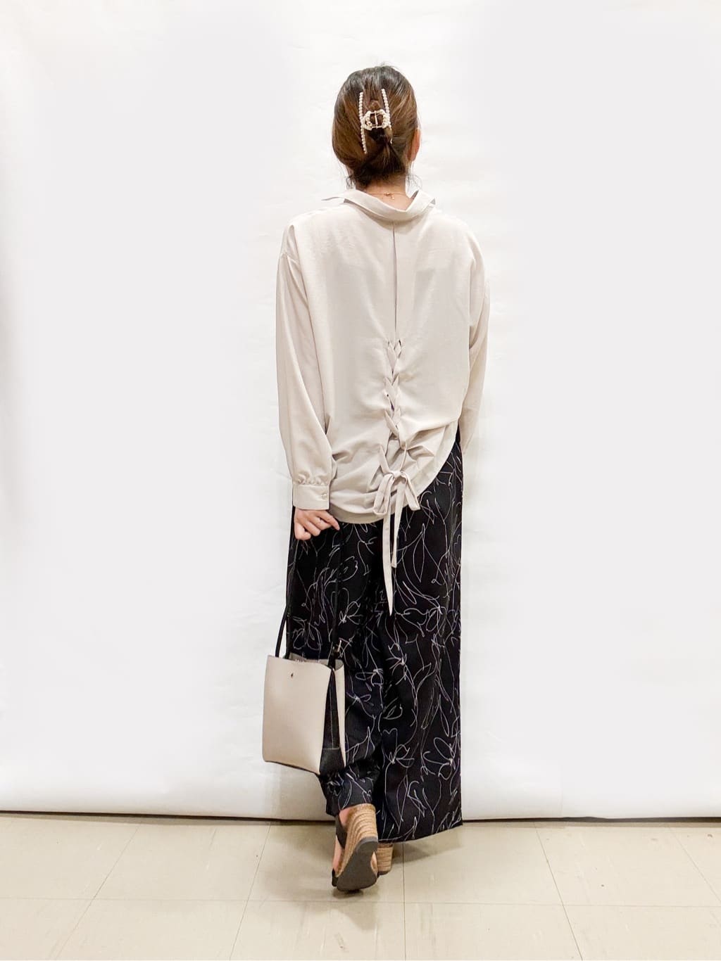 bulさんの「SHOO･LA･RUE｜◆【高レビュー/累計販売35万足突破】片手ではけるサンダル シューダル 25SS」を使ったコーディネート
