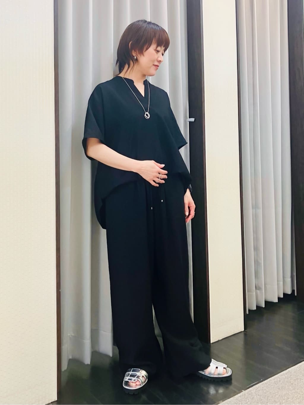 YUKIさんの「INDIVI｜【洗える／UVケア／SETUP可能】ドロストワイドパンツ」を使ったコーディネート