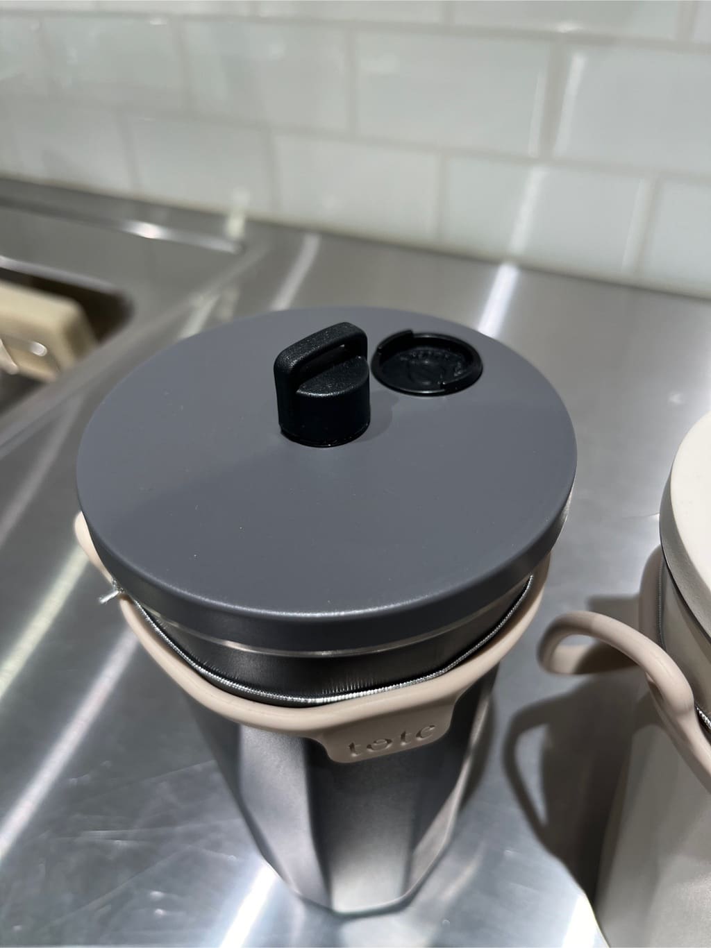 えびさんの「212 KITCHEN STORE｜ストロー付2wayタンブラー570ml アイボリー」を使ったコーディネート