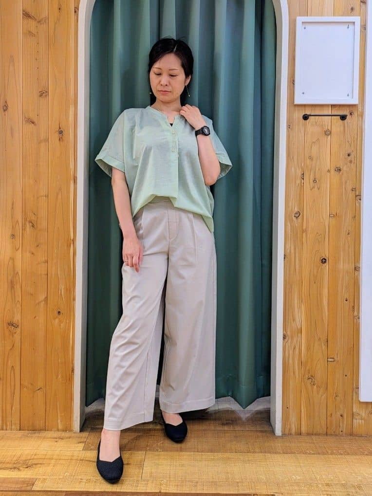 ショーコラさんの「SHOO･LA･RUE｜◆【高レビュー/洗える/UV/吸水速乾】洗濯後しわになりにくいリネンブレンドドルマンシャツ」を使ったコーディネート