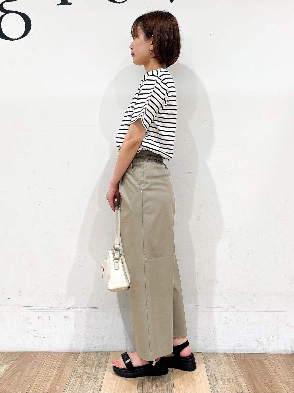 山さんさんの「grove｜サマーハイパーストレッチワイドパンツ」を使ったコーディネート