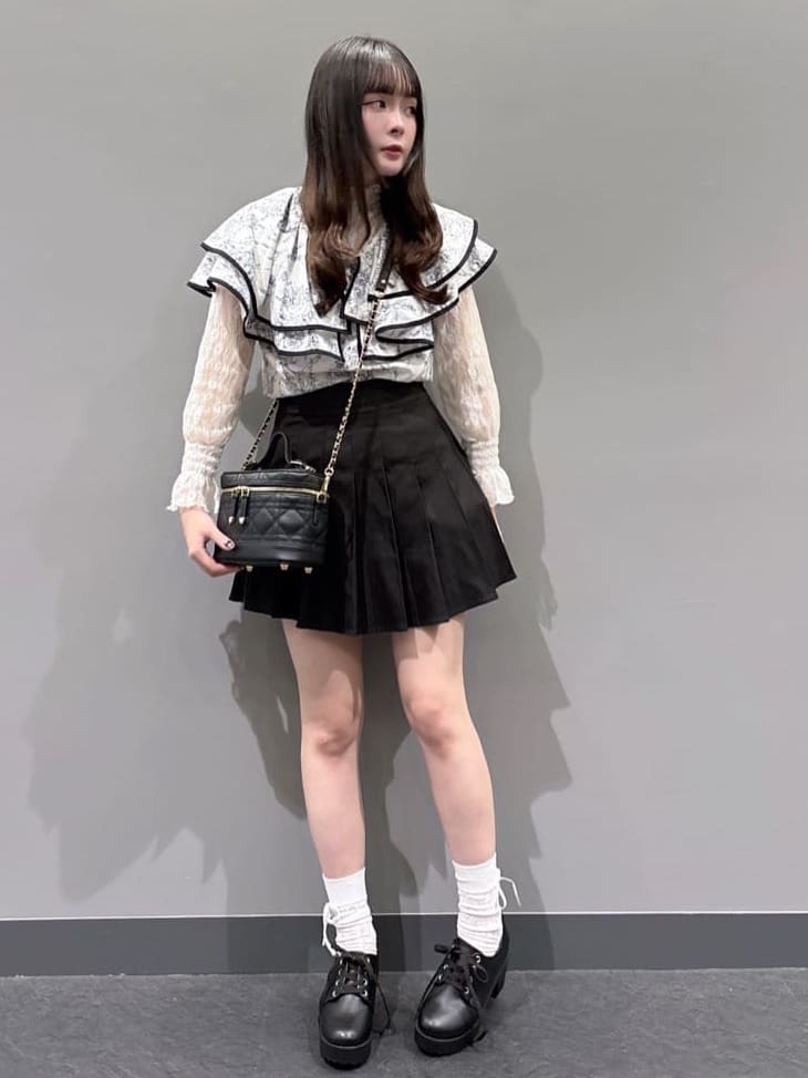 HUANG WEIHSUANさんの「ESPERANZA｜キルティングバニティ3WAYショルダー」を使ったコーディネート