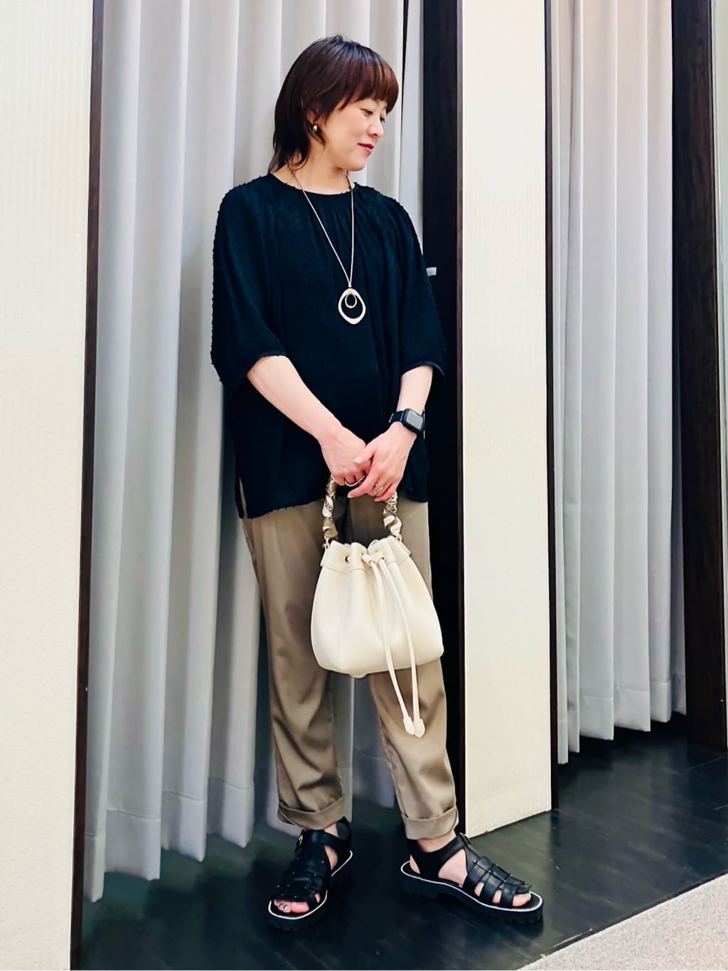 YUKIさんの「INDIVI｜【60cm四方】スクエアスカーフ」を使ったコーディネート