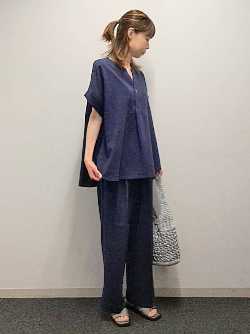 neneさんの「index｜《7色展開／SS-LLサイズ》ストレッチスキッパーブラウス／セットアップ対応【洗濯機洗い可／防シワ】」を使ったコーディネート