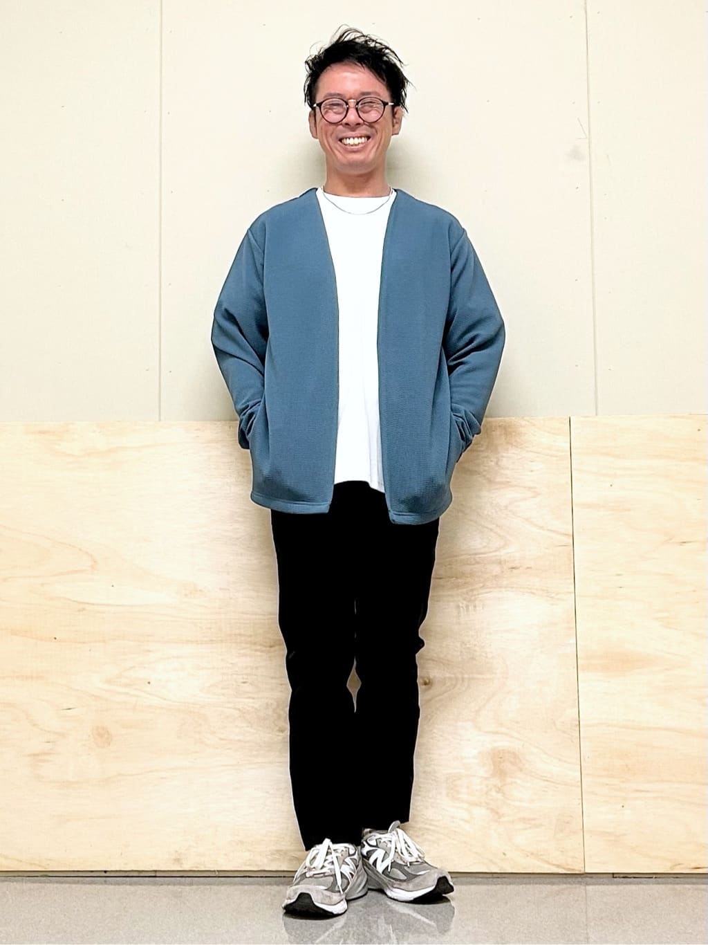 KENJI Iさんの「THE SHOP TK｜【オールシーズン穿ける！】7DAYSストレッチへリンボンパンツ　ON&hArr;OFF兼用」を使ったコーディネート