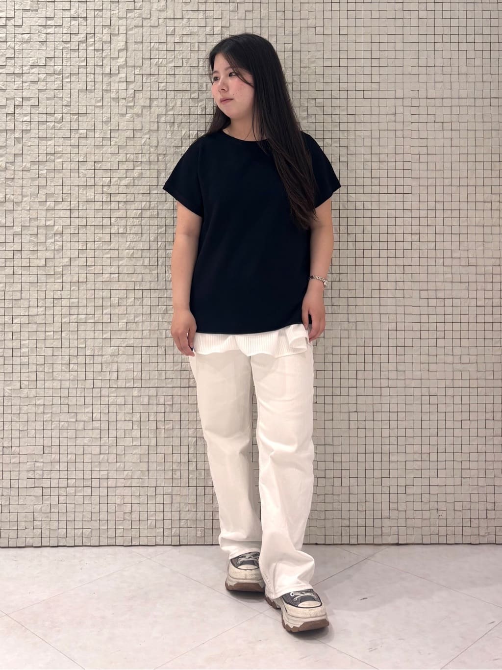 MEGUMIさんの「INDIVI｜【褒められデニム】ワイドストレート デニムパンツ」を使ったコーディネート
